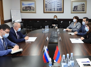 Наши специалисты активно ведут переговоры о закупке российской вакцины «Спутник V»: министр – послу РФ