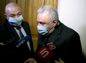 На все вопросы отвечу в соответствующее время: Министр обороны