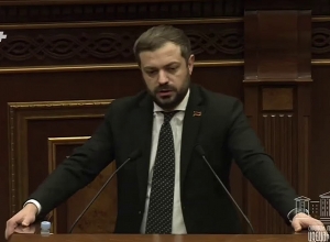 Господин Симонян, либо прочтите повестку, либо если прочли, хотя бы будьте честными: Папоян