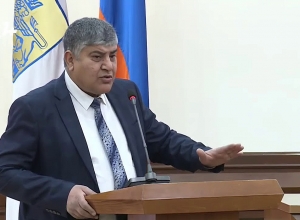 Давайте дадим этому гражданину 4700000, чтобы он покинул этот двор: Нерсисян - Марукяну