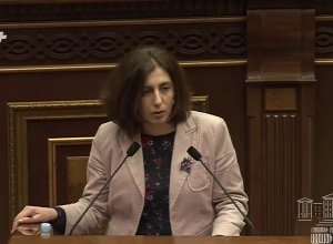 «СНБ, вместо того, чтобы заниматься вопросами поиска останков, военнопленных, занимается запугиванием родителей школьников»