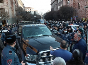 «Если эта машина двинется отсюда, я сожгу ваш автомобиль»: участник акции