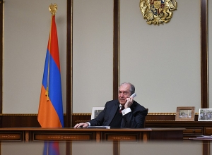Президент Саркисян поздравил главного редактора газеты «Азг» с 30-летием со дня основания газеты
