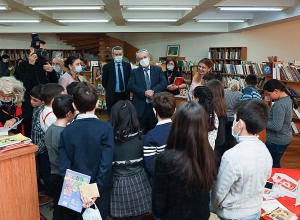 «Мощной силой книги и знания возможно преодолеть все вызовы»: министр ОНКС В. Думанян