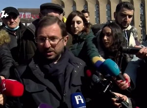 Из каждой семьи одного арестуют: сегодня задержали моего сына: Гегам Манукян