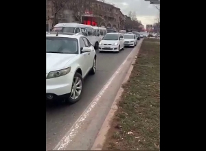 Парализовано движение на проспекте Азатутян: видеоматериал Нелли Ерифановой