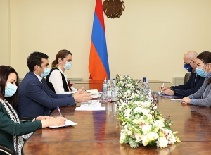 Акоп Аршакян встретился с представителями компании “Филип Морис Армения”