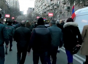 Ընդդիմության բազմահազարանոց երթը