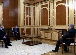 Президент Армен Саркисян встретился с руководителями «Движения за спасение Отечества»