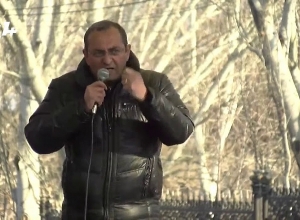 «Создавшаяся ситуация взрывоопасна, если президент сделает шаг назад и не обратится в Конституционный суд»