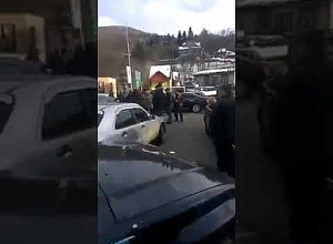 Դիլիջանցիներն ի աջակցություն բանակի և Փաշինյանի հրաժարականը պահանջող ցուցարարների՝ փողոց են փակել