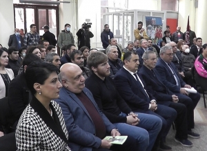 Ալբերտ Ազարյանի և Արթուր Ալեքսանյանի անվան կրթաթոշակներ՝ ուսանողներին