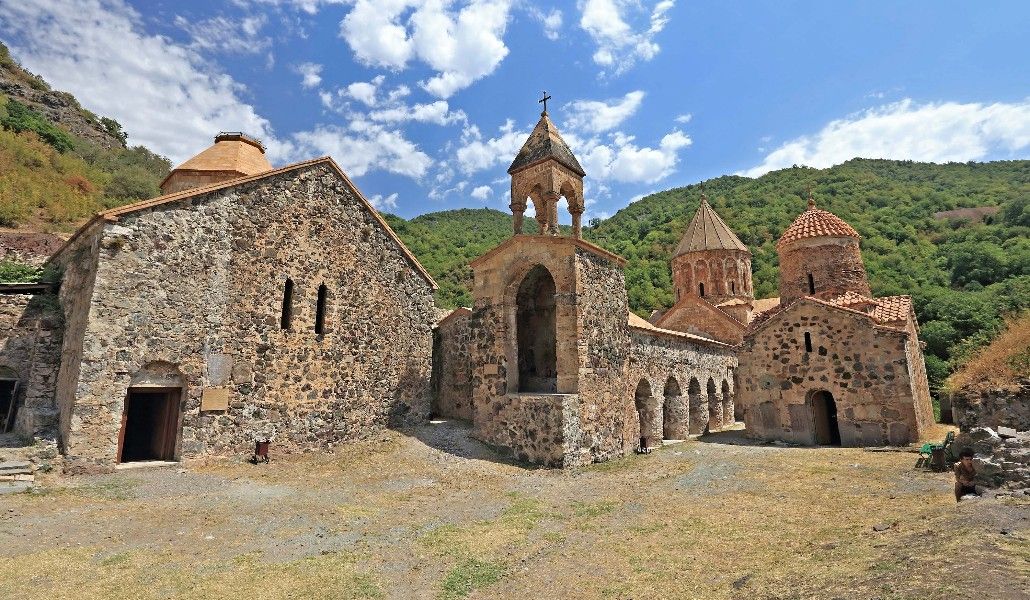 Klášterní_komplex_Dadivank_-_panoramio