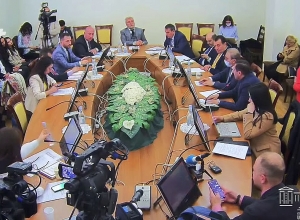 Ի՞նչ ծրագիր ունեք, որին ռազմական դրությունը խանգարում է․ Հայկ Կոնջորյանի հարցը՝ Արման Աբովյանին