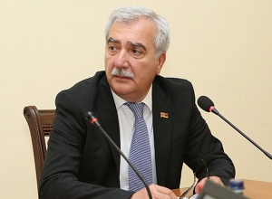 «Երեկ Փոստանջյանը ձեռքի ատրճանակային շարժումով գլուխներ էր պատկերացնում՝ ասելով՝ բոլորին պետքա «քխ» անենք»
