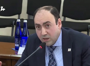 «Պարոն Մարության, մի հատ էստակադա սարքեք․ խոսք եմ տալիս նախագիծ բերել, որ այն ձեր անունով կոչվի»