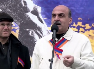 ժողովրդավարական բևեռը հրավիրատոմսեր բաժանեց հավաքի մասնակիցներին