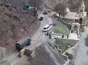 Более 100 паломников в сопровождении российских миротворцев посетили Дадиванк и Амарас