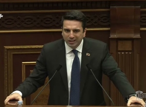 «Вы правильно делаете, что даёте премии полицейским, когда люди приходят, стоят, деньги не раздаёте?»