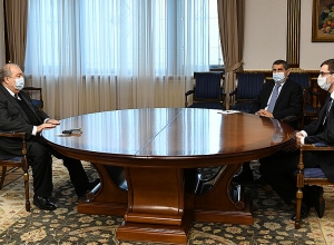 Армен Саркисян принял министра труда и социальных вопросов