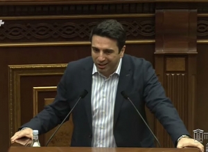 Господин Уриханян, вы поставили себя в худшее положение, чем Акопа Аршакяна: Ален Симонян