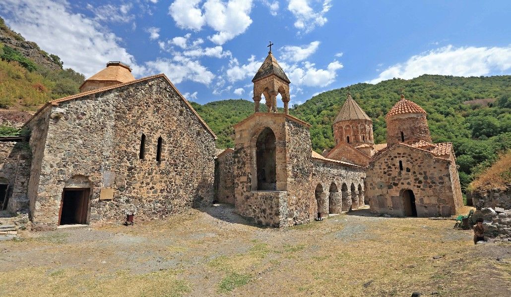 Klášterní_komplex_Dadivank_-_panoramio