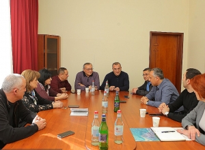 Արցախի Հանրապետության խորհրդարանի  խմբակցությունները հանդիպել են  Հաշվեքննիչ պալատի անդամի նոր թեկնածուի հետ