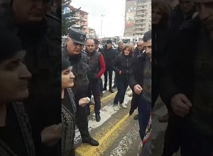 Ակցիա Ստեփանակերտում՝ տեղահանվածների խնդիրները լուծելու պահանջով