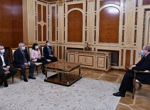 Արմեն Սարգսյանը հանդիպել է ԱԺ խմբակցություններում չընդգրկված մի խումբ պատգամավորների հետ
