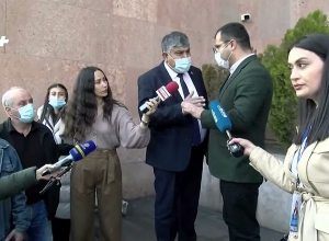 За это человека с работы не снимают: член совета старейшин от ППА пресс-секретарю мэра