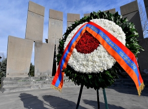 Tribute to Memory of April Four-Day War Heroes