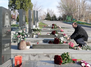 Ararat Mirzoyan Visits Yerablur Pantheon