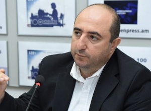Число погибших  на войне не может превышать 4000: Артак Манукян