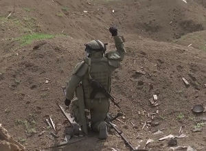 Российские саперы-миротворцы в Нагорном Карабахе продолжают разминирование окраин Мардакерта