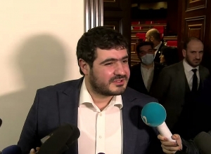 Да, я уклоняюсь от этого вопроса: депутаты об аплодисментах во время выступления Пашиняна