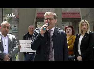 «Кочаряну и окружающим его рабам не видать забвения 1-го Марта как своих ушей»: Арман Бабаджанян