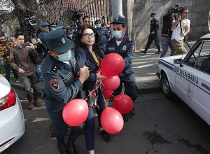 Воздушные шарики забрали, Сону Агекян задержали