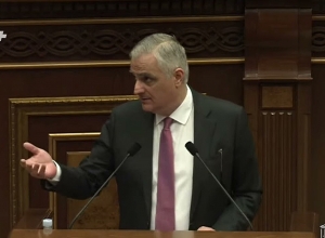 Այս հապաղման պատճառով, մարդիկ տարրական պայմաններ չունենալով կարող են լքել երկիրը․ Բաբաջանյան