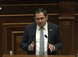 Դուք էլ Էդմոն Մարուքյանի ընկերն եք․ էդ ի՞նչ խայտառակ բան ա ստացվել, որ նույն խմբակցությունում եք․  Սուրեն Պապիկյան