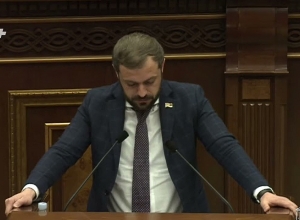 «Боитесь или сотрудничаете с ними? Почему не говорите об истинных виновниках поражения?»