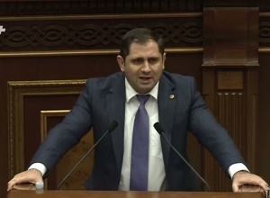 Էդմոն Մարուքյան, դու անցար այն  կարմիր գիծը, որը պիտի չանցնեիր․ Սուրեն Պապիկյան