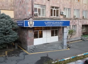 Полицейские и сотрудники СНБ за ворами в моллах