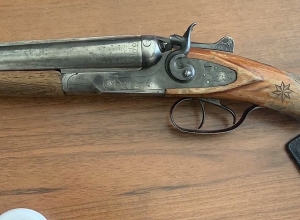 Վաղարշապատի ոստիկաններն ապօրինի հրազեն են հայտնաբերել