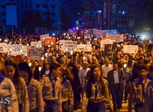 Армянская община Алеппо провела шествие с факелами