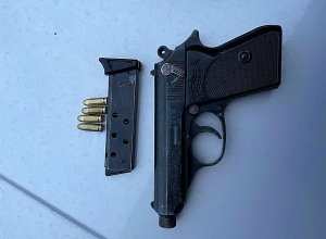 Ոստիկանության Տարոնի բաժին բերման ենթարկված տղամարդու մեքենայում ապօրինի հրազեն կար