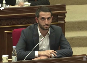 Ընդդիությունը լավագույն դեպքում առավոտյան գալիս գրանցվում է նիստերին ու գնում է, որ աշատավարձ ստանա