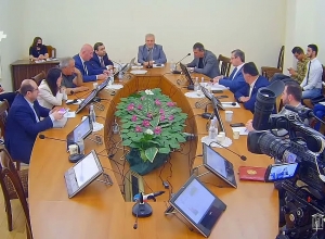 «Պահանջում եմ, որ փոխնախարարը պատրաստված գա ԱԺ ու չստասի իր փոխարեն պատասխանեն․ դա տարրական հարգանք է»