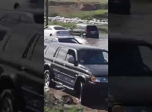 Նուբարաշենի խճուղում ջրհեղեղ է. մեքենաները մնացել են ջրի մեջ