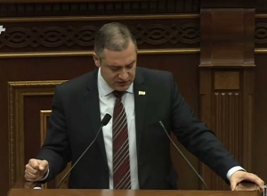 Хотя бы в конце сделайте этот моральный шаг - откажитесь от своих 50․000 драм в месяц:  Уриханян