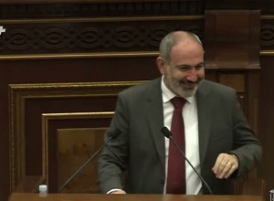 «Почему ни один человек из тех, кто ворвался в правительство или совершил покушение на председателя НС, не арестован?»